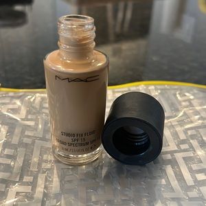MAC Studio Fix Fluid SPF15 NC30